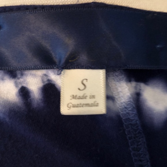 Francesca’s Ripple Dye Top - Picture 3 of 3